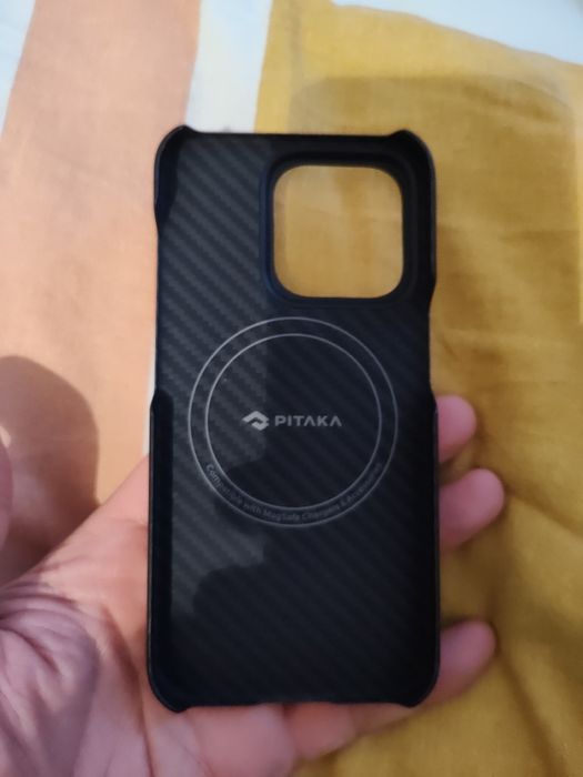 Vând husa pitaka iPhone 15 pro