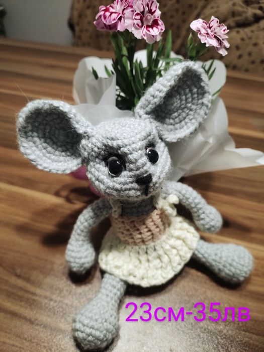 Ръчно изплетени шапки ,играчки и аксесоари.