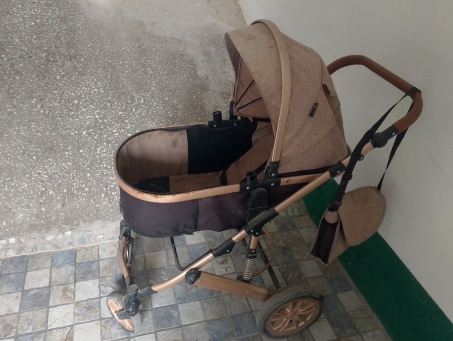 Коляска б/у в среднем состоянии