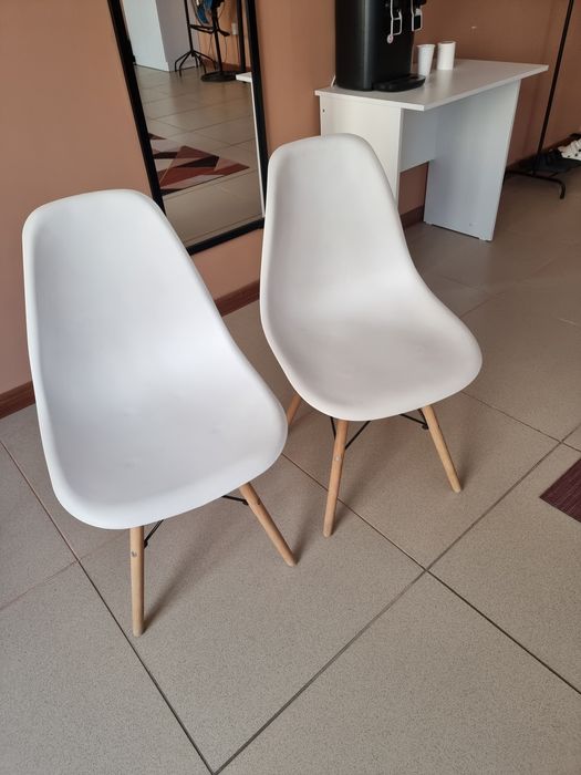 Стулья белые 2 штуки