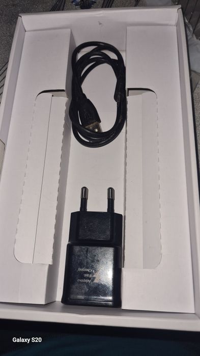 Telecomanda este NOUĂ