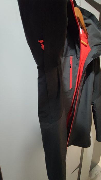 Водонепромокаемо мъжки яке на Decathlon