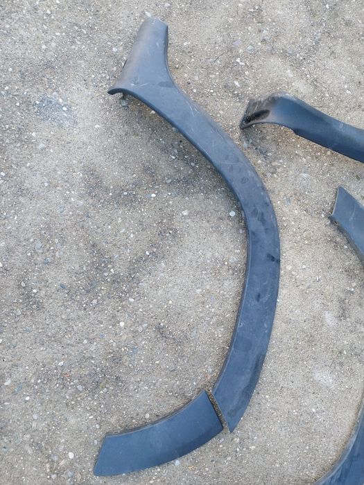 Пластмасови вежди/добавка за калник/Дачия Дъстър от2010г до 2017г.