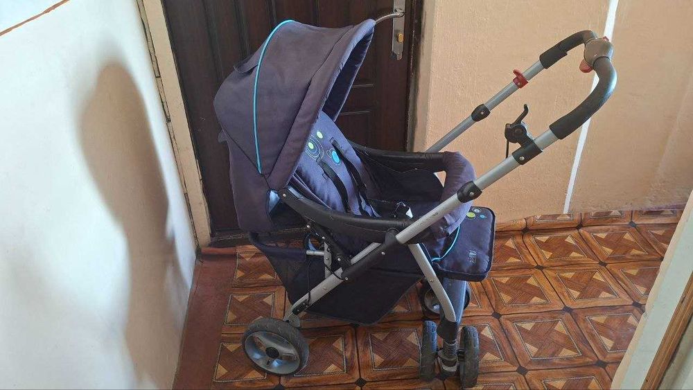 Срочно продаётся детская коляска в хорошим состояние.