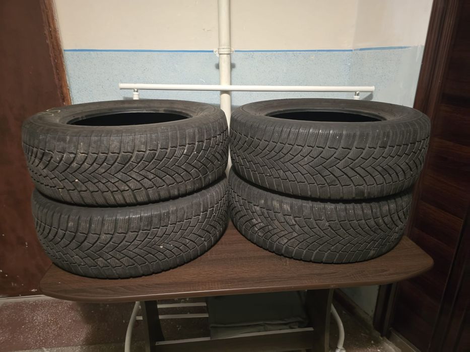 Vând 4 cauciucuri de iarna 215/60 R16 99H Bridgestone Blizzak LM 005