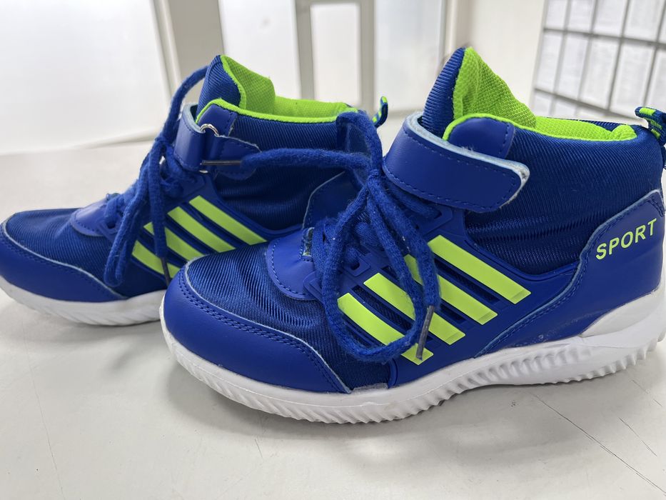Детски спортни обувки