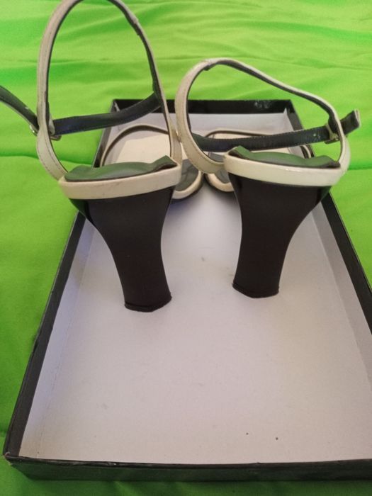 Летни обувки запаени 37 номер общо  за  60 лева