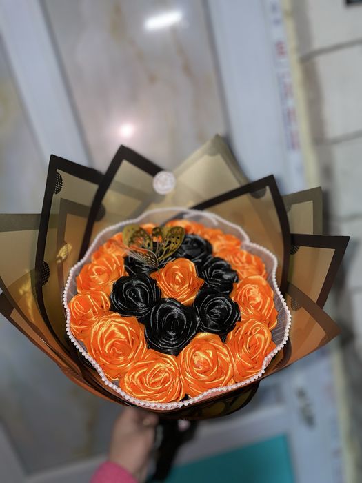 Buchet disponibil din trandafiri de satin !