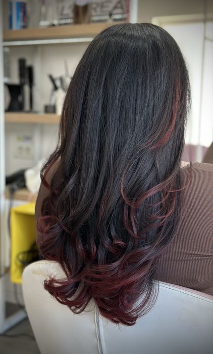 Servicii de coafura, tuns, vopsit , balayage , tratemente , extensii