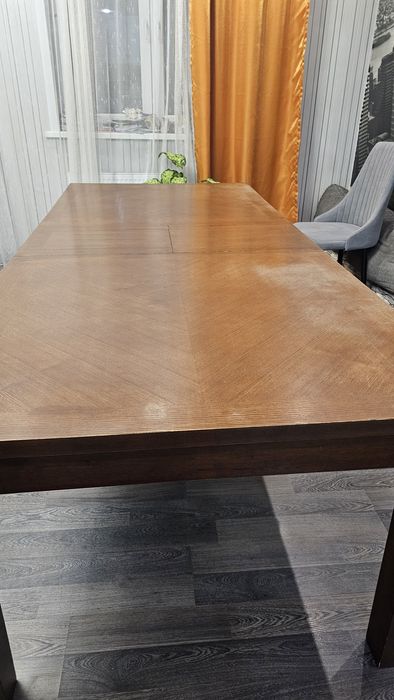 Стол обеденный большой