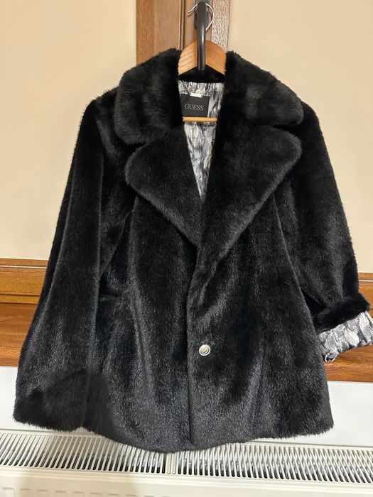 Palton blana sintetica Guess