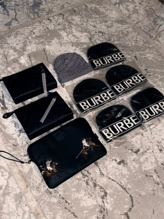 Шапка Burbbery , клатч Burbbery