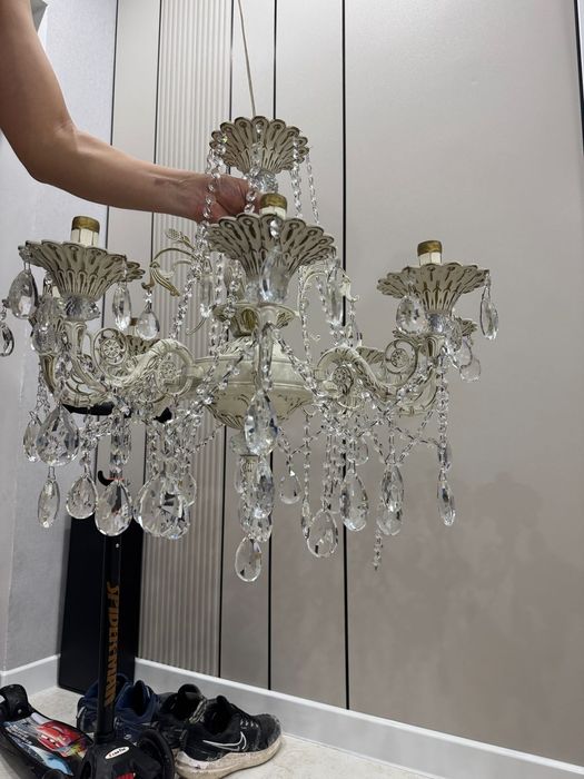 Продаётся люстра