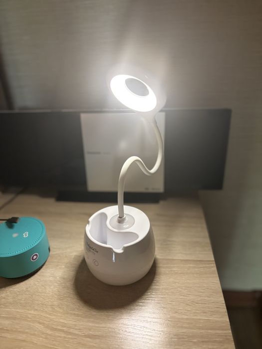 Настольная лампа