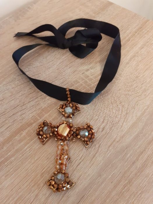 Pandantiv Cruce Gotica cu panglica neagra