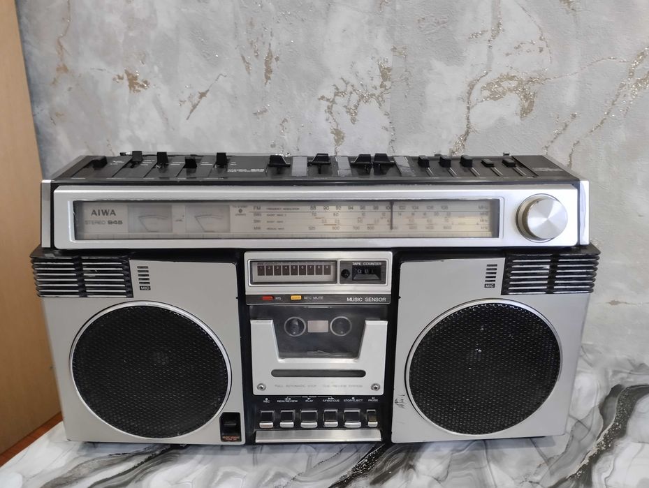 Японский винтажный кассетный магнитофон AIWA