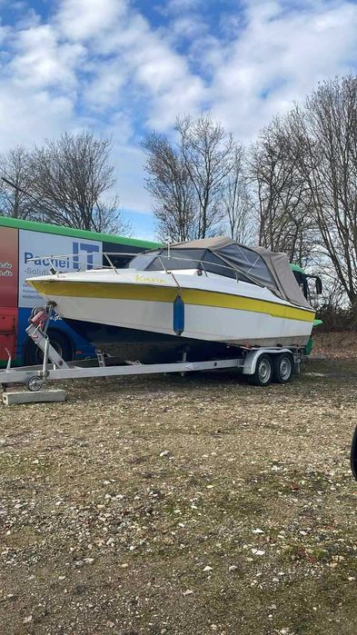 Лодка с ремарке заедно