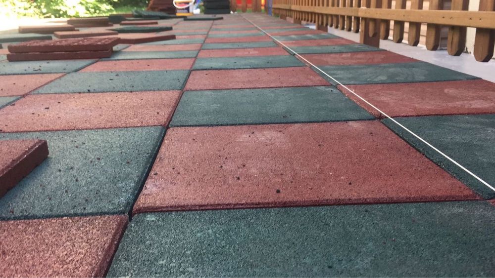 Исскуственный газон , резиновые плитки