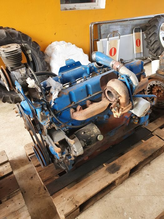 Motor tractor Ford 6 cilindri — poza 4