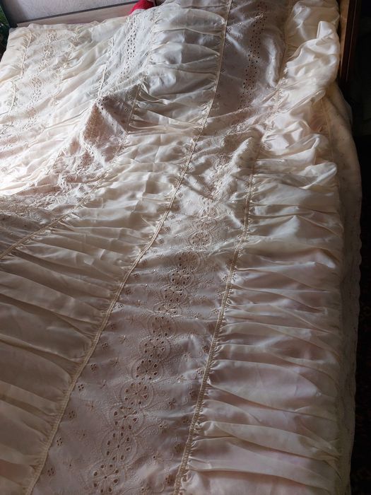 Покрывало вышитое,