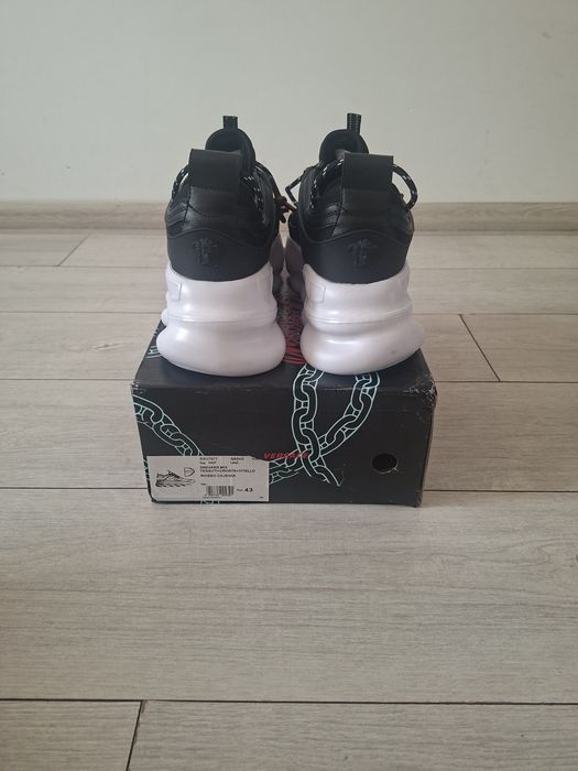 Versace Chain Reaction
