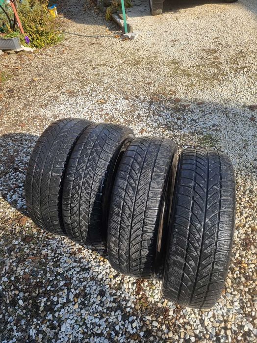 Set 4 anvelope- cauciucuri iarna Maxxis  Arctictrekker 205/65/15