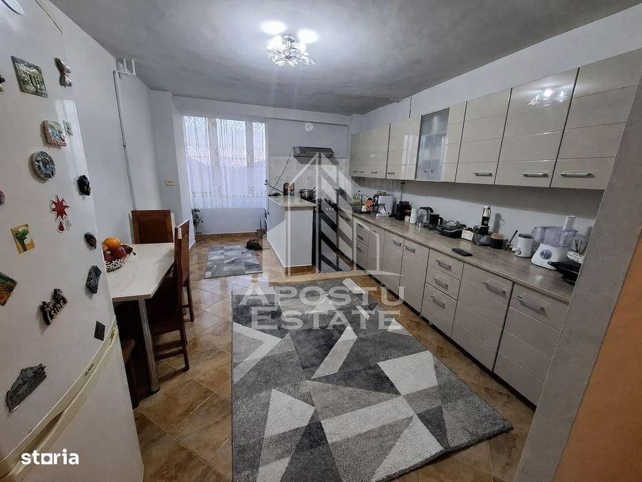 Apartament cu 4 camere de vanzare, etaj intermediar, Mircea cel bătrân