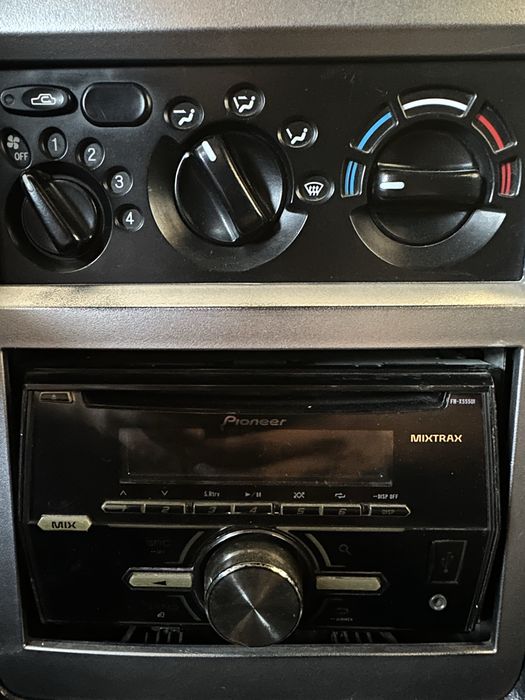 Pioneer x555ui sotiladi