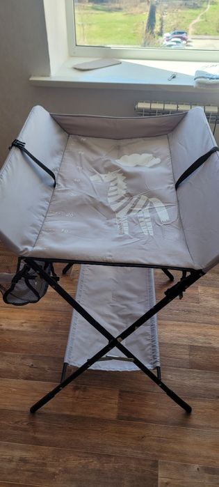 Продам пелинальный столик