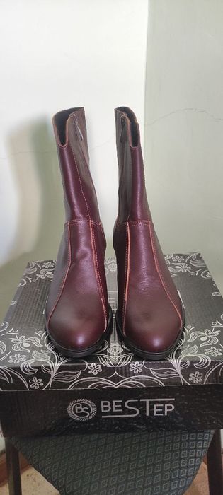 Сапожки женские.