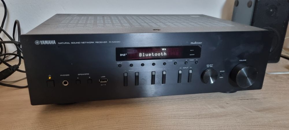 Receiver amplificator Yamaha R N402D, bluetooth, stick, internet radio