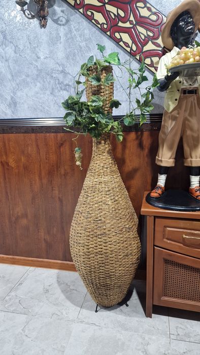 Продам интерьерную вазу