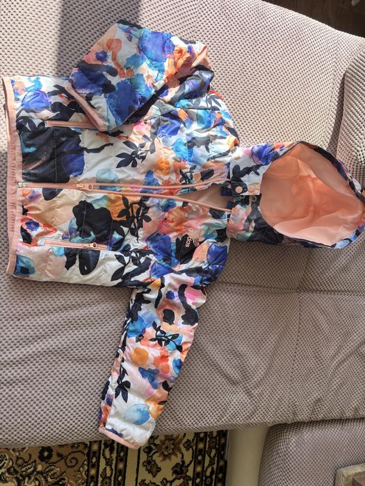 Продам куртку для девочки