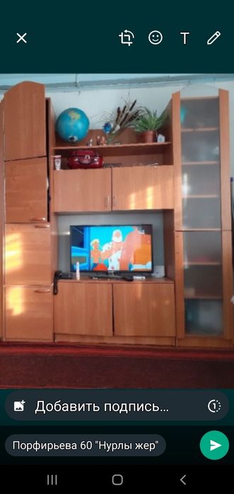 Компактная стенка для гостиной или небольшой спальни