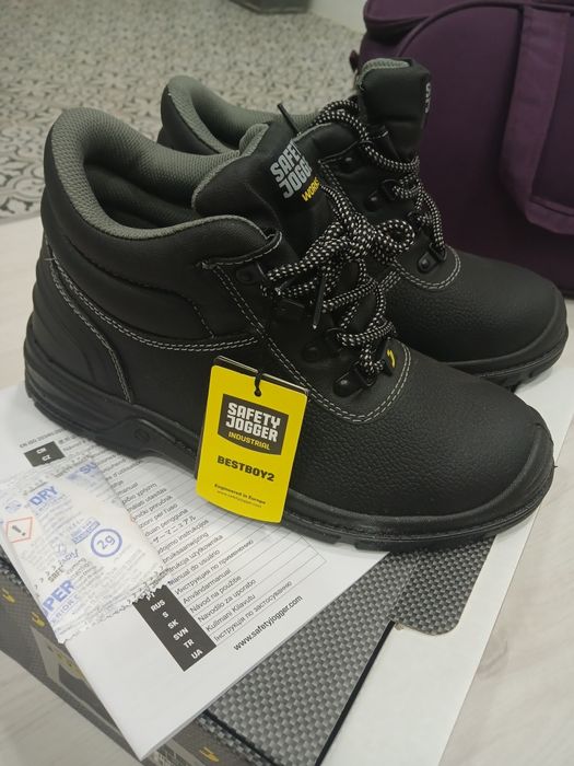 Продам спецобувь Safety jogger летние