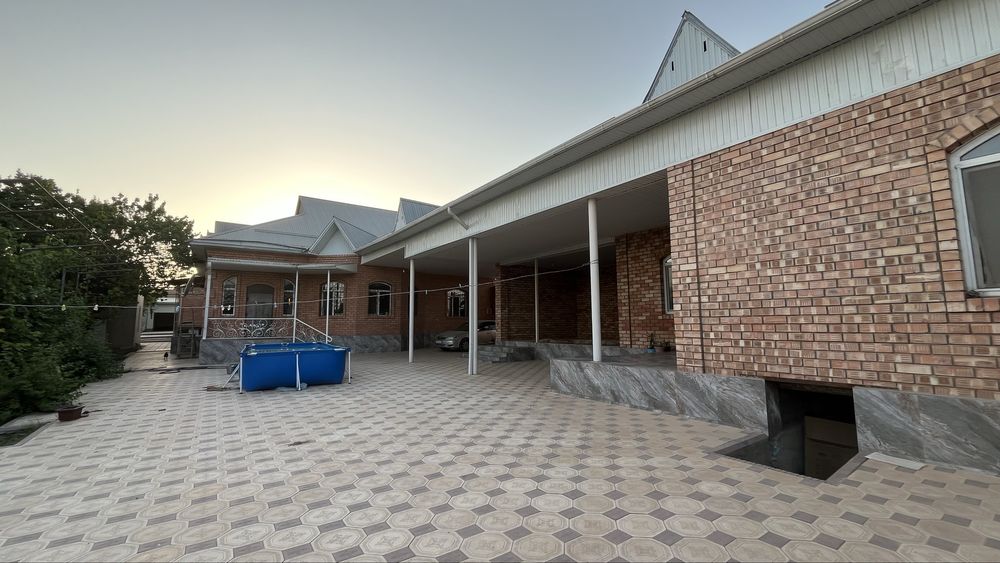 Үй сатылады.