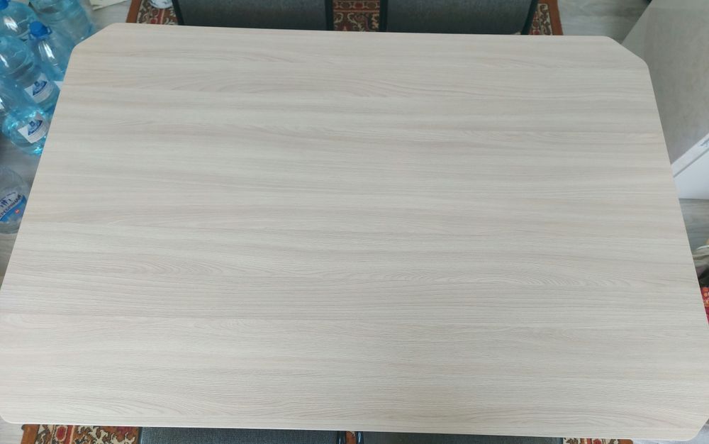 Стол с 4 стульями продается срочно