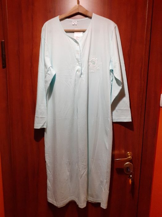 Продавам  красива нощници  нова 42 номер 100 % памук