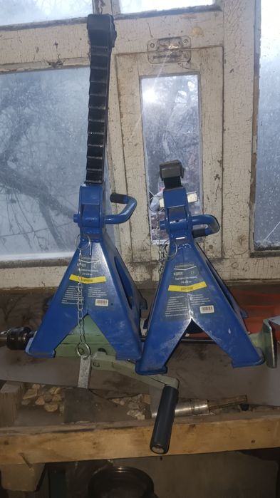 Подставки под автомобиль