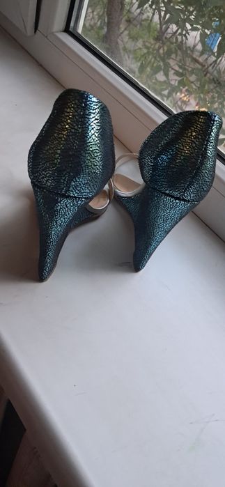 Продам шикарные босоножки