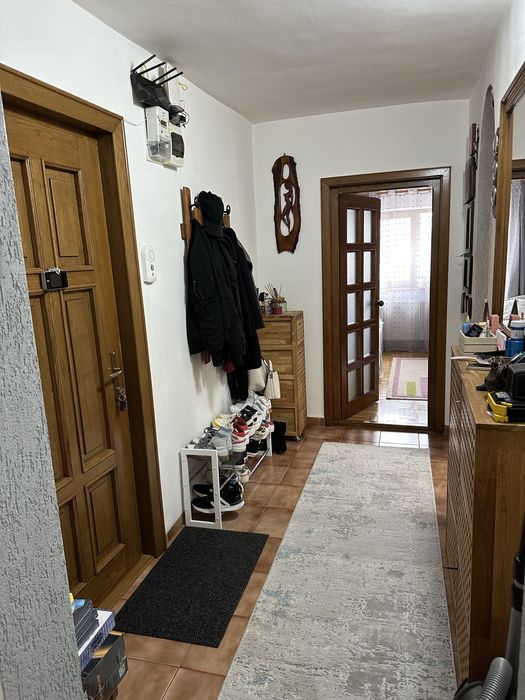 Vand apartament cu 2 camere, decomandat, la etajul 1, 52mp + 8 mp balcon