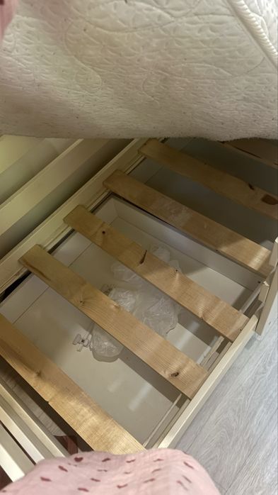 Детская кроватка домик