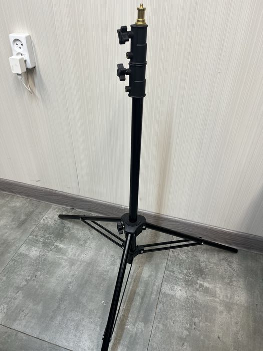 Стойки для света Godox