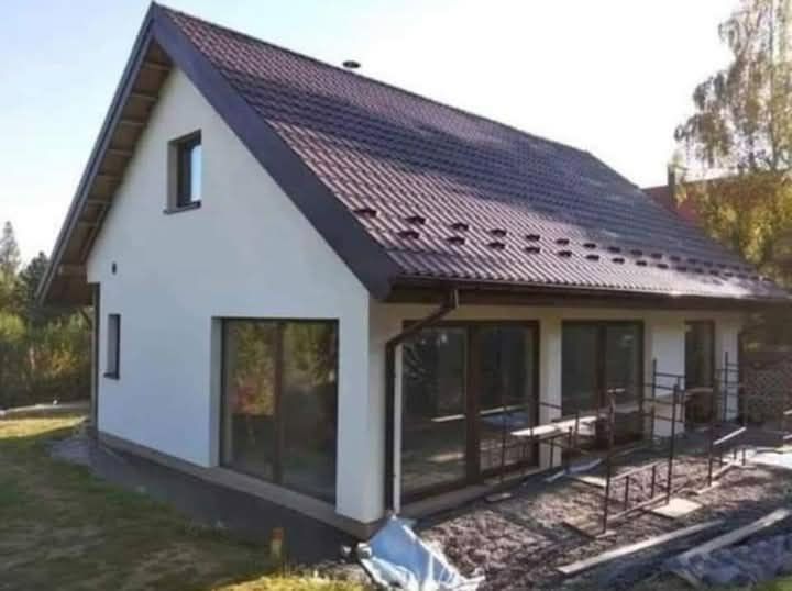 Vând case pe structura metalica