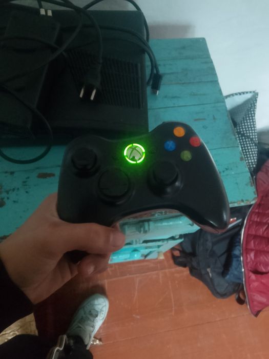 Xbox 360 продам почти новый