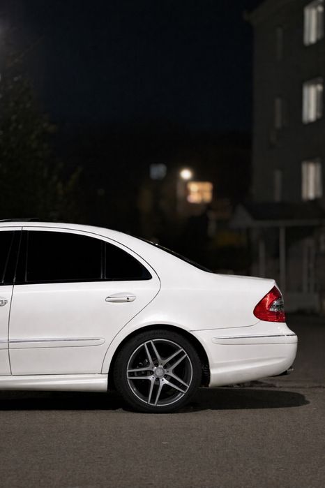 Mercedes Benz w211 e350