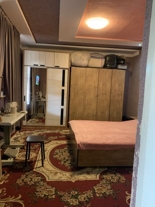 Uy sotiladi 8 sotik 4 xona yangi yol mixaylvkada