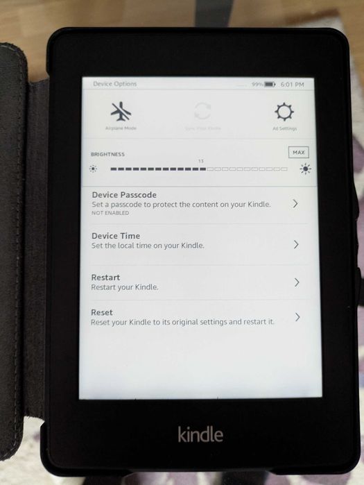 Ebook Reader Kindle Paperwhite, stare excelentă, cu 700 de cărți best seller și dicționare