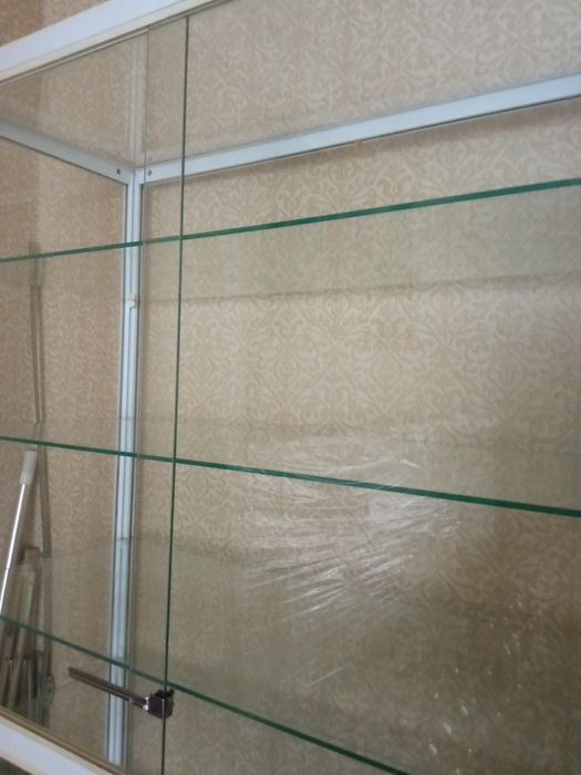 Витрина стеклянная