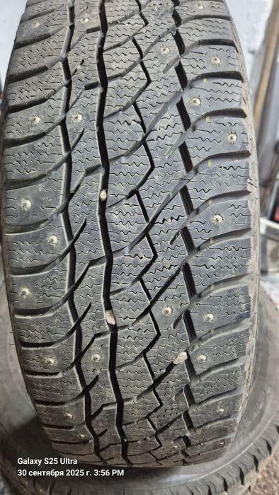 Комплект зимних шипованных шин